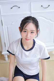 韩国女主播青草吃雪糕